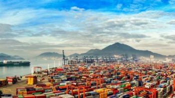 China informa de nuevos brotes de COVID cerca de puertos y hace temer retrasos